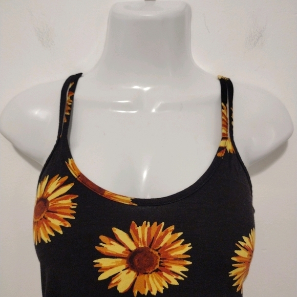 R2d - Sunflower Crop Top - Picture 2 of 11